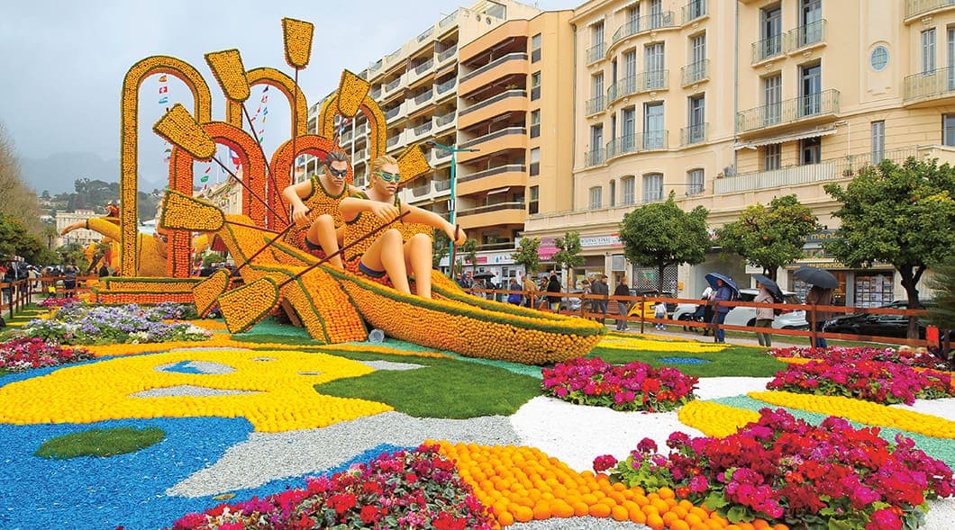 Photo of a huge giant arrangement of oranges transformed into people rowing a boat